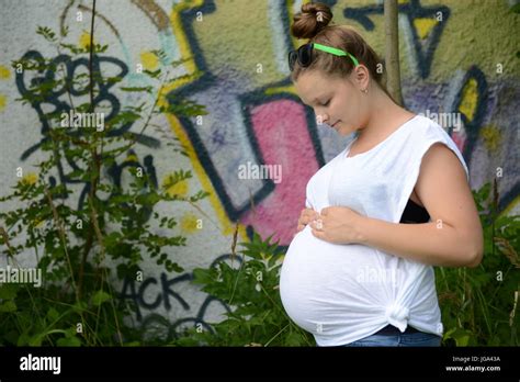 Pregnant Teenager Hi Res Stock Photography And Images Alamy