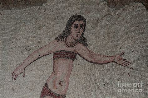 Sicily Girl Athletes Mosaic Reveals Bikini Ancient Origins Villa Romana Del Casale Piazza
