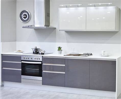 En este primer caso vemos que tanto las paredes como los muebles y la encimera son de color blanco. Cocina moderna. Textil blanco y gris | Cocina gris y ...