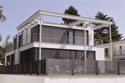 Aluminium windows / aluhaus 90 windows. Linea aluminium fence | Fassade haus, Haus außendesign