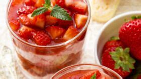 Charlotte aux fraises facile rapide découvrez les recettes de cuisine de Femme Actuelle Le MAG