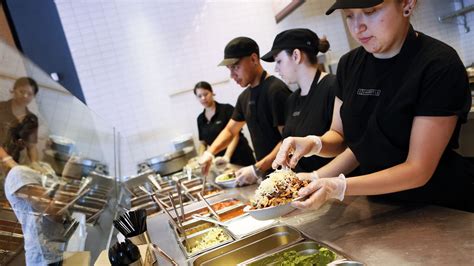 Pt, chipotle will open its site to health care heroes who can sign up to receive one of 250,000 free burritos. Chipotle is giving away millions of free burritos to lure ...