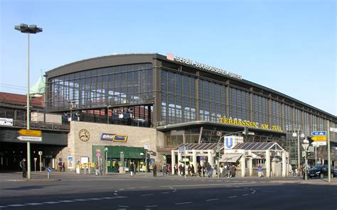 Er galt damals als größter tierpark europas. Bahnhof Berlin Zoologischer Garten