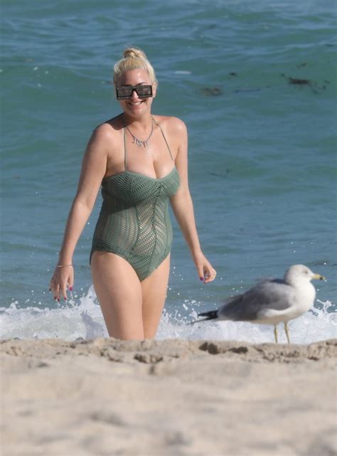 🔴 Beach Babe Josie Goldberg Has A Sexy Day In Miami 27 Photos