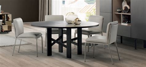 They say a good cook never lacks friends. Modern Dining tables | NATUZZI ITALIA