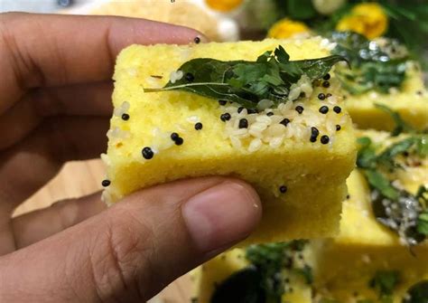 It's steamed, savory cake served with condiments like coconut chutney and/or a lentil soup called sambar. How to Make Perfect Yellow Moong Daal Dhokla (Savory ...