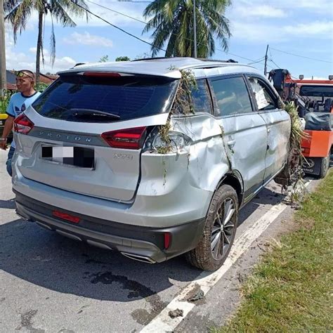 This is how much it would cost you to purchase the. First Proton X70 accident.....and passengers are safe ...