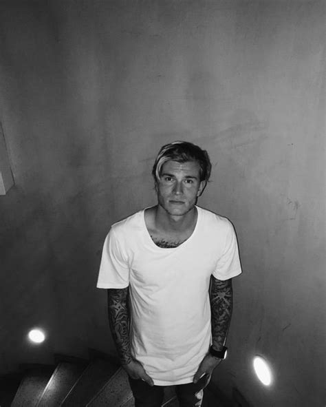 Born in biberach, karius began his career with stuttgart before moving to manchester city in 2009. Model professional! @mainz05en's loris #karius works on ...