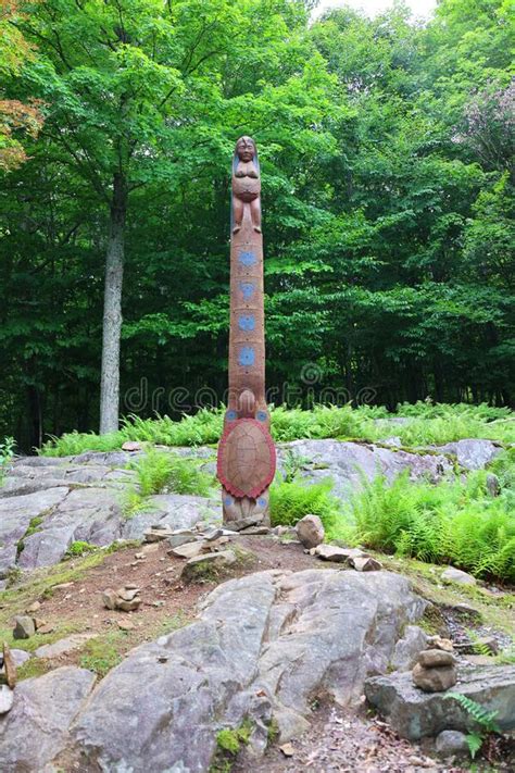 Huron Wendat First Nation Totem In Parc Omega Editorial Image Image