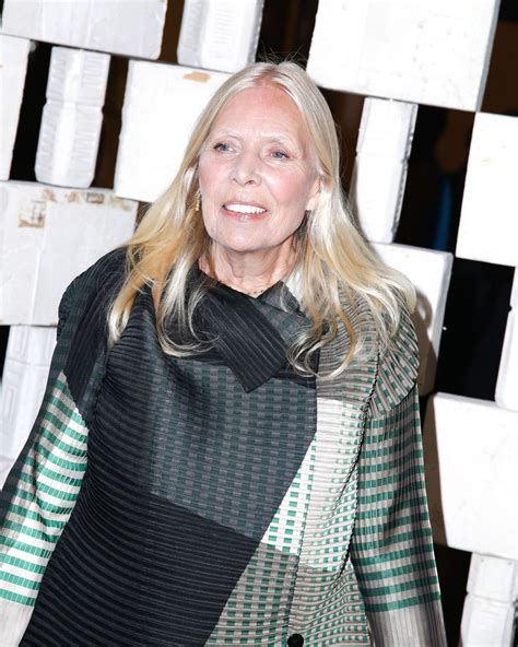 Joni Mitchell Not In A Coma Is Alert And Has Her Full Senses Us Weekly