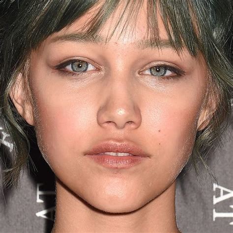 Grace Vanderwaals Makeup Photos And Products Steal Her Style