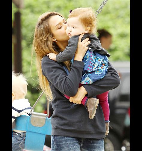 Photo Jessica Alba Et Son Mari Cash Warren Profitent De Leurs Filles