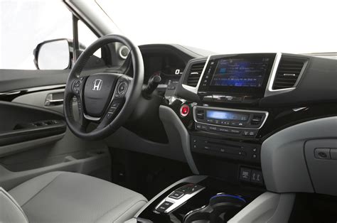 2016 Honda Pilot Touring Elite Awd Interior 60 Motor Trend En Español