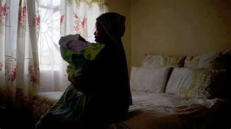 La Mortalité Maternelle Dans Le Monde Pratiquement Divisée Par Deux En