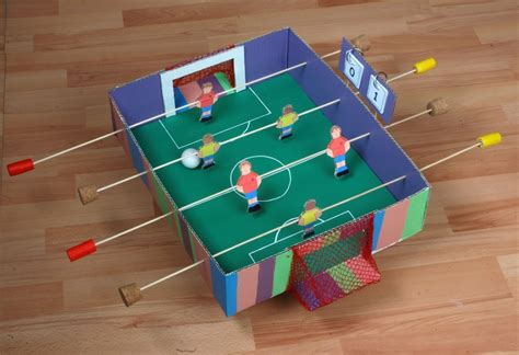 ¡disfruta ya de este juegazo de por turnos! Cómo hacer un futbolín casero de cartón | Amarillo, Verde ...