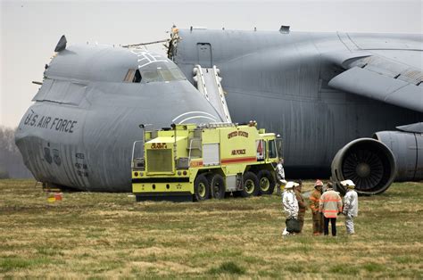 17 Airmen Survive Dover C 5 Crash Air Force Article Display