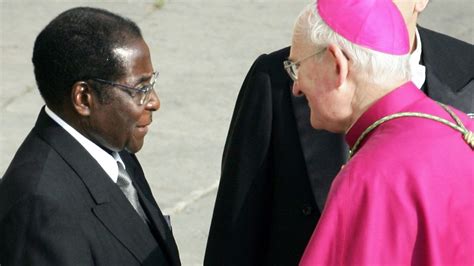 Robert Mugabe reist zur Amtseinführung von Papst Franziskus im Vatikan