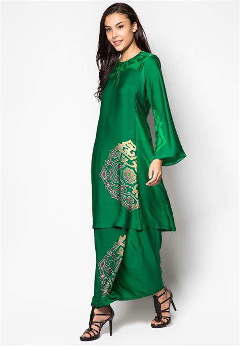Boring ol' kurung + lace yoke = gorgeous! 26+ Design Baju Kurung Pahang 2020 Moden Terbaik & Cantik