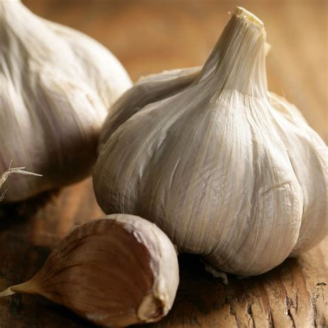 Whole garlic bulb - Farmers Fayre