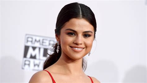Selena Gomez Rips ‘the Beauty Myth After Social Media Users Call Her