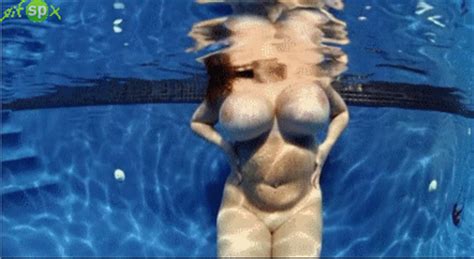 Colección de chicas desnudas bajo el agua 1 5 GIFS PORNO