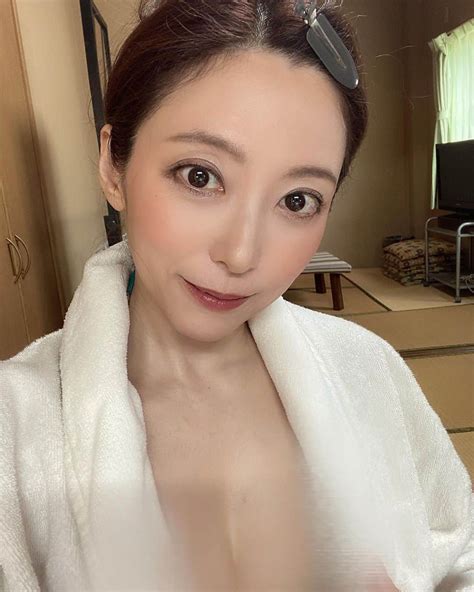 白木優子さんのインスタグラム写真 白木優子instagram「まだ見せられない衣装🤫 この間の撮影 出来上がりがめちゃくちゃ楽しみ🎵
