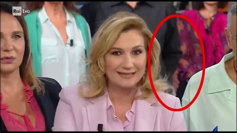 Memo Remigi Palpeggia Jessica Morlacchi In Diretta Tv La Rai Risolve