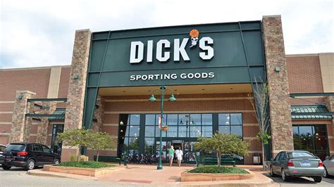 Dicks Sporting Goods Earnings Guidance Comps Weak Gun Sales To End