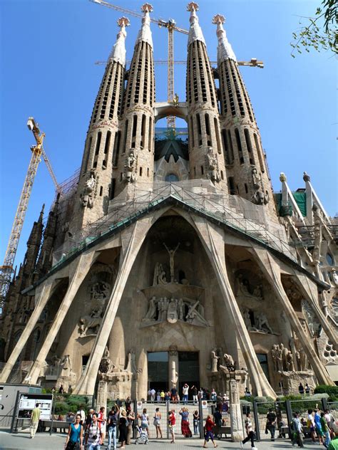 Es podrà accedir a la basílica els caps de setmana (dissabtes i diumenges) i. 36 magical photos of Sagrada Familia , Spain | BOOMSbeat