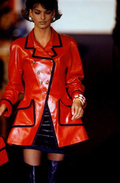 Linda Evangelista Chanel Couture Runway 1990 Fashion Leather
