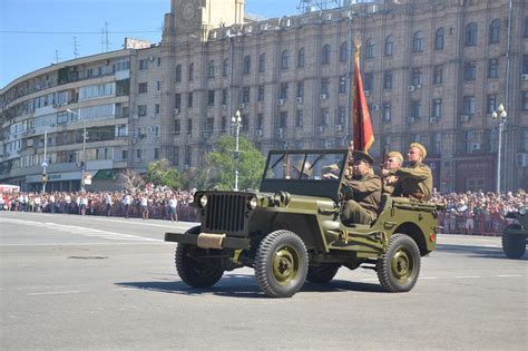 И увидели ольгу бузову, показывающую волгоградцам неприличный жест. День Победы в Волгограде: программа мероприятий 7, 8 и 9 мая - Кривое-зеркало.ру