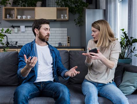 Is He Seeing Someone Else? 5 Warning Signs He's Dating Other Women - Be