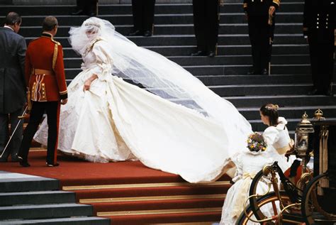 Princess Dianas Wedding Dress Everything You Need To Know About The