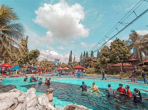 Mifan water park ini menjadi salah satu ikon wisata tematik atau theme park di sumatra barat khususnya di kota padang. Harga Tiket Masuk Owabong Waterpark Purbalingga Jawa Tengah - Wisatainfo