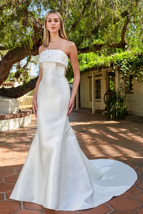 T252004 Bianca Modern And Elegant Diamond Mikado Fit And Flare Gown
