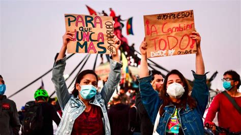 Politologe claude longchamp analysiert die gruppe und verortet sie im rechten bereich. Chile wählt seine Diktatur-Verfassung ab: "Chile ist ...