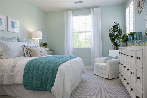 The right bedroom paint colors can give your sleeping space the serene feel of a spa. How to Choose the Right Paint Colors for Your Bedroom