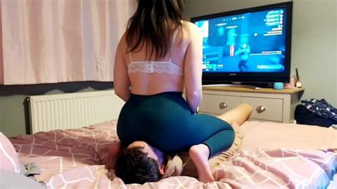 Gamer Girl Facesitting Smothered For 20 Minutes Straight Slave