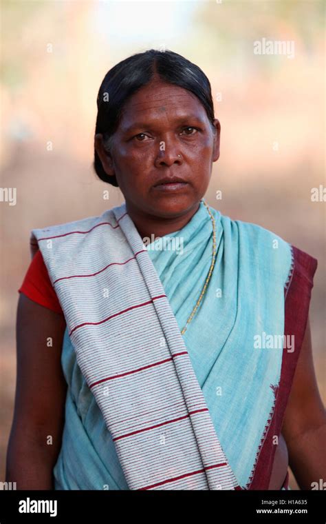 tribal woman in traditional dress dhurwa tribe gonchapar village chattisgarh india rural