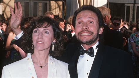 A Look Back At The Debacle Of 1989s Hostless Oscars Bbc News