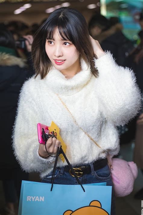 10 Times Twices Momo Wore The Sweetest Airport Fashion Thatll Make You Weak In The Knees Just