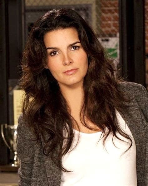 Angie Harmon Unfussy Wavy Hair As Mine Grows I Wonder If I Could Pull This Off Native