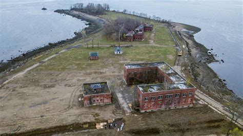 Inside The Push To Open Up Hart Island Nycs Covid Cemetery