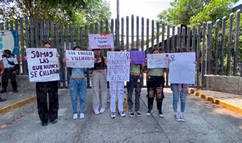 Alumnas de Prepa 11 se manifiestan en contra del acoso Tráfico ZMG
