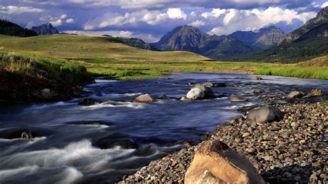 Light Valleys Wyoming Yellowstone National Park Lamar Soda Evening