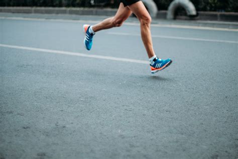 How To Manage Shin Splints A Guide For Runners Charlotte Softly