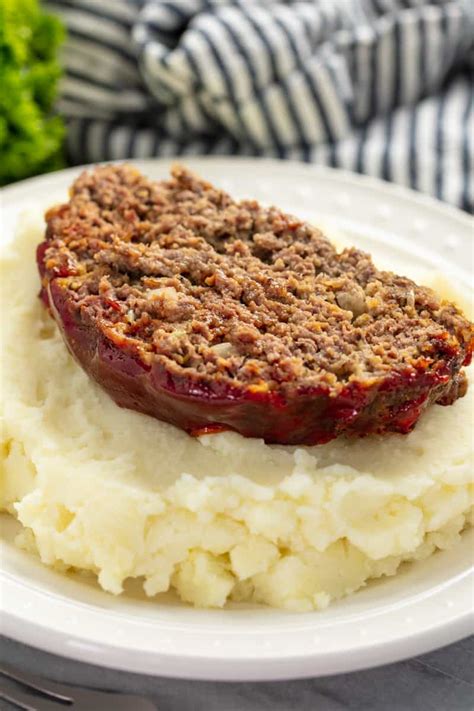 2 lb of ground beef make a large amount of meatloaf. Momma's Meatloaf | Recipe | beef recipes | Meatloaf ...