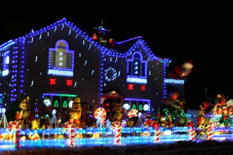 We've got christmas decoration ideas aplenty. Best Christmas decorated house in Queens | This is just my ...