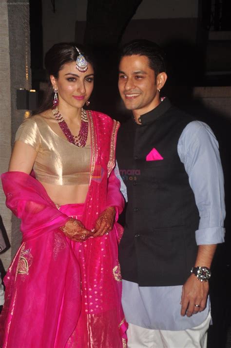 soha ali khan and kunal khemu s wedding reception in mumbai on 25th jan 2015 kunal khemu