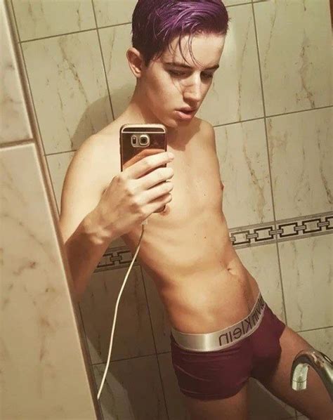 This Hot And Sexy Amateur Twink Is Showing Off Emre